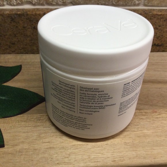 New CeraVe Moisturizing Cream - 453 ml - Picture 2 of 2